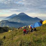 Camping di Puncak Gunung Prau via  @khoirulanam20166