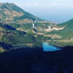 Telaga Warna dilihat dari lereng Gunung Prau via @vayjr27